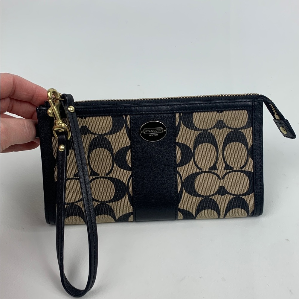 Coach Signature Jacquard Black and Tan Wristlet wallet Gold zipper Pockets EUC - Picture 13 of 15